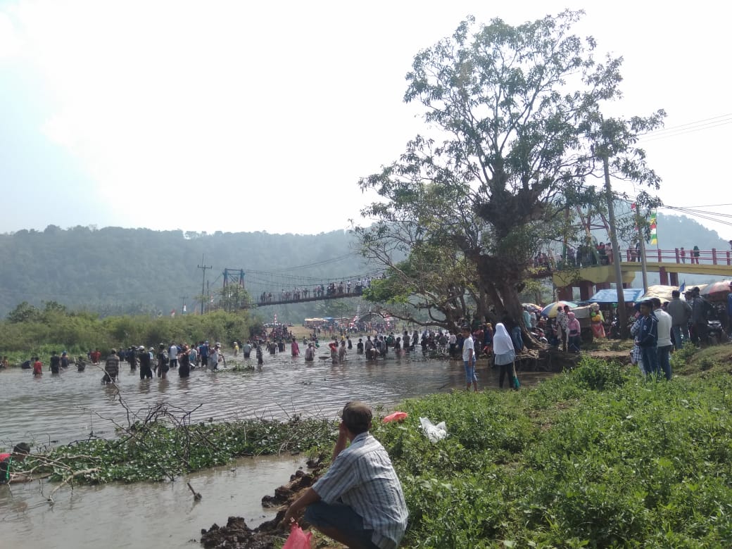 Ngagurah Dano, Tradisi Warga Menangkap Ikan dari Serang