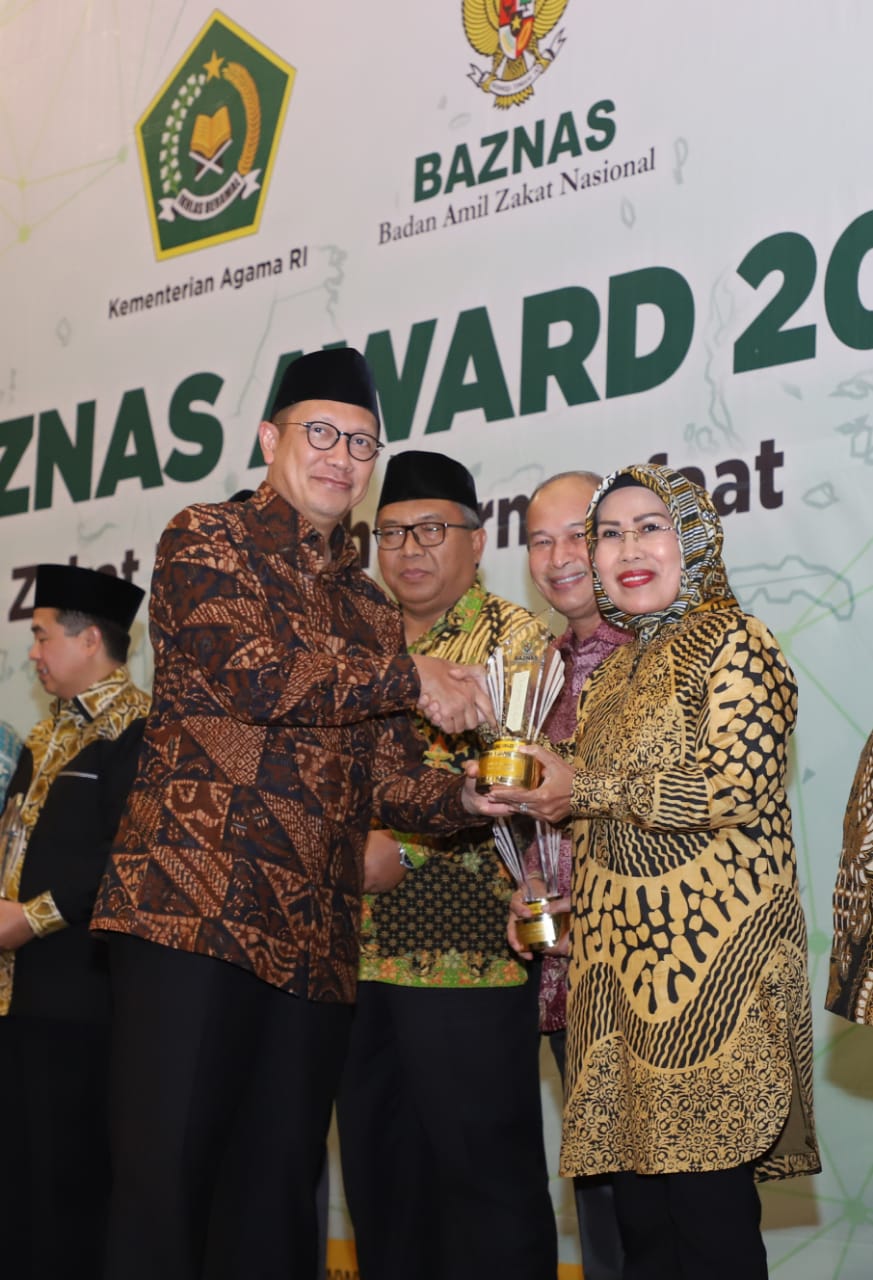 Bupati Serang Raih Baznas Award 2019
