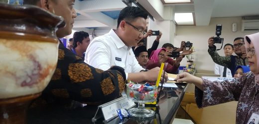 Rayakan Hari Pelanggan Nasional, Wagub Banten Kunjungi Kantor Bank BJB Serang