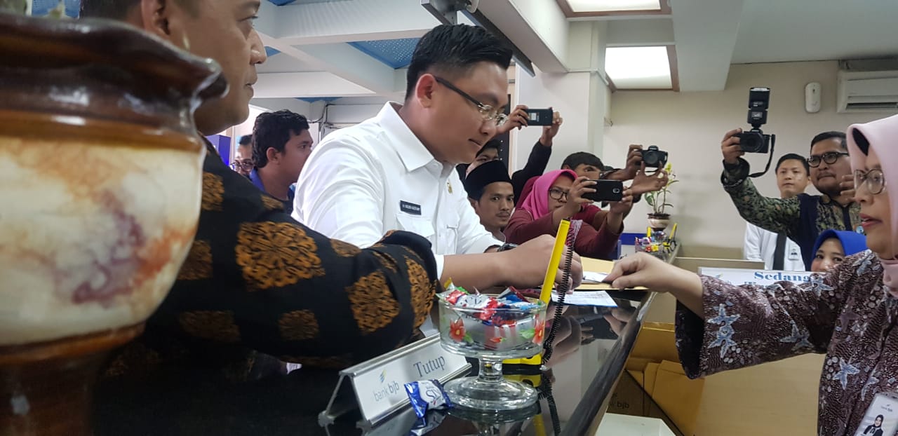 Rayakan Hari Pelanggan Nasional, Wagub Banten Kunjungi Kantor Bank BJB Serang