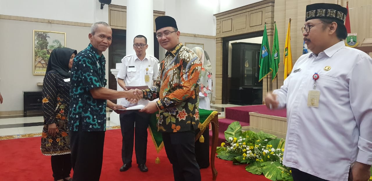 Wagub Banten Serahkan Penghargaan Sekolah Adiwiyata kepada 69 Sekolah
