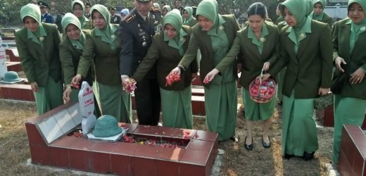 Jelang puncak  HUT ke – 74 TNI, Danrem 064/MY Lakukan Ziarah Nasional