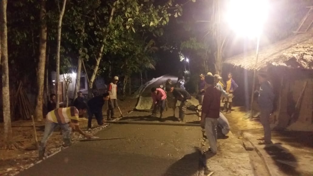 Warga Kemuning Antusias Gotong Royong Bangun Akses Jalan Penghubung