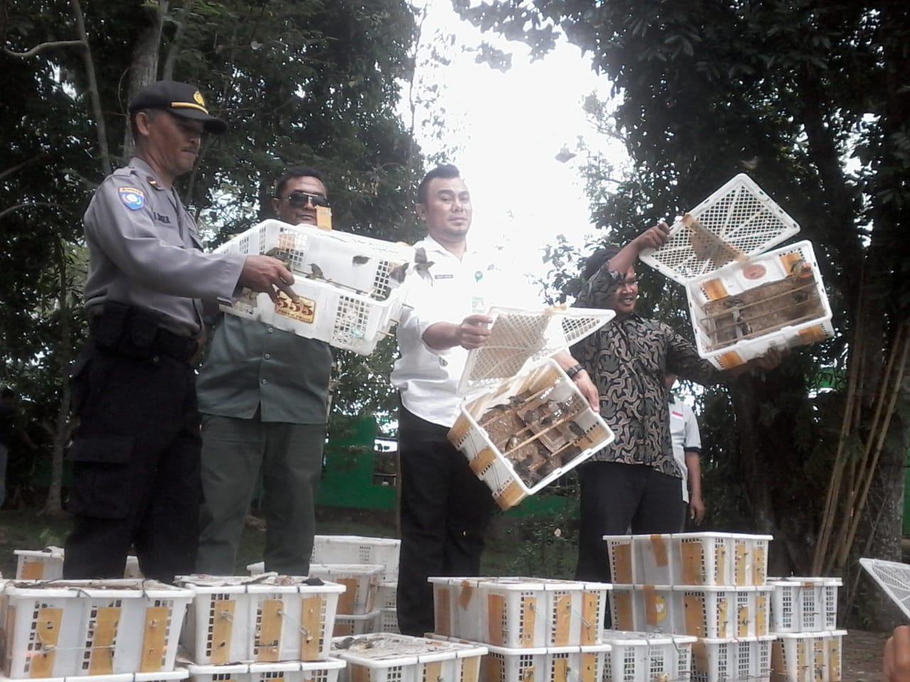 BKSDA Serang Lepas Liarkan 1812 Ekor Burung Hasil Sitaan