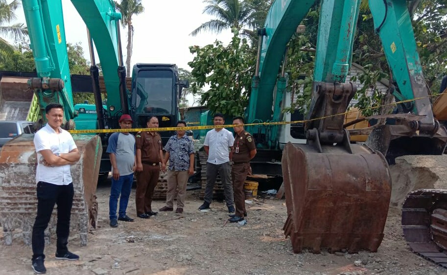 Berkas Perkara Dugaan Penambangan Tanah Ilegal Di Jawilan Dilimpahkan Ke Kejari Serang