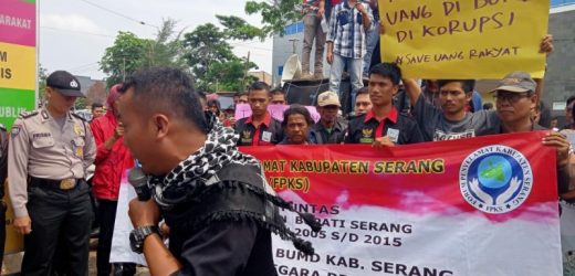 Peringati Hari Anti Korupsi, FPKS Demo Kejari Tuntaskan Dugaan Korupsi BUMD Serang