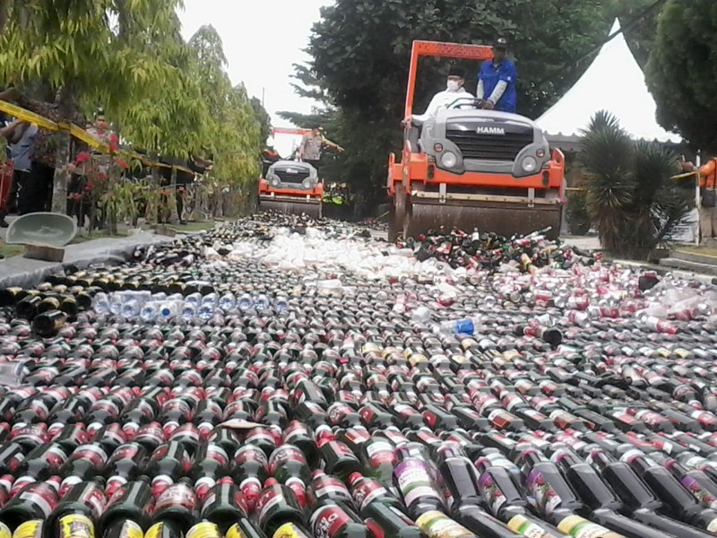 33.168 Botol Miras Berbagai Merk Dimusnahkan Polda Banten