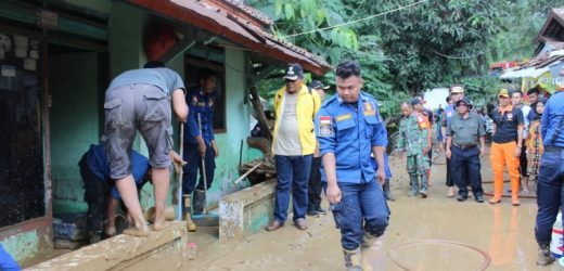 Tinjau Lokasi Banjir, Wabup Pandji Fokus Penyelamatan Korban Jiwa