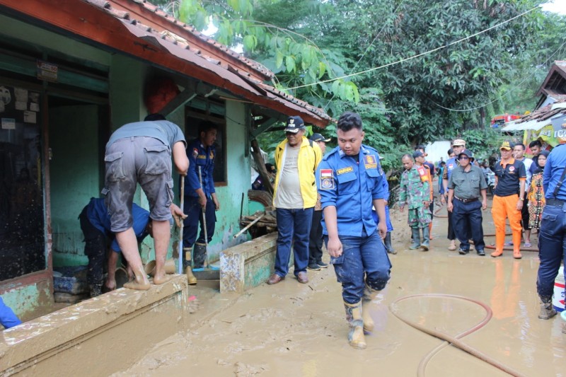 Tinjau Lokasi Banjir, Wabup Pandji Fokus Penyelamatan Korban Jiwa