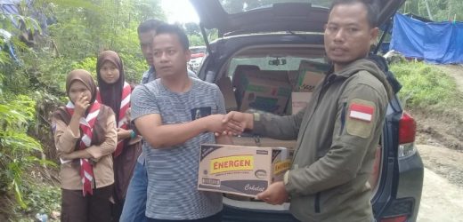 Pendamping Jamsosratu Kota Serang Salurkan Bantuan Bagi Korban Banjir Bandang Sajra
