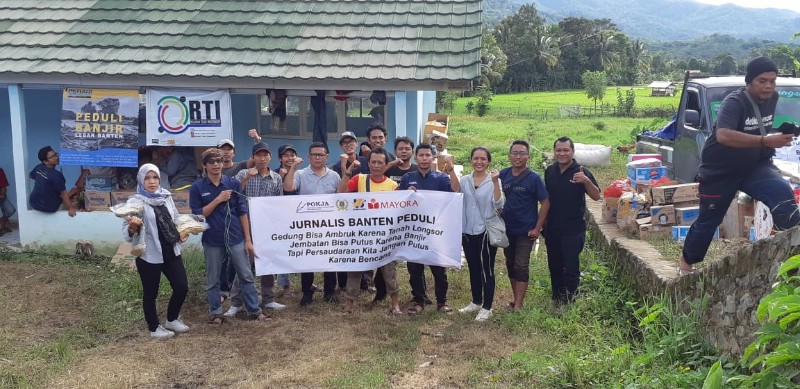 Pokja Wartawan Harian dan Elektronik Banten Salurkan Bantuan ke Dua Kecamatan di Lebak