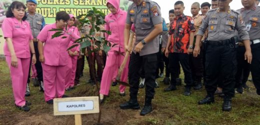 Implementasikan Arahan Kapolri, Polres Serang Lakukan Penghijauan Lingkungan