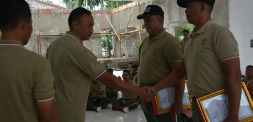 Danrem 064/MY Beri Penghargaan Babinsa Berprestasi