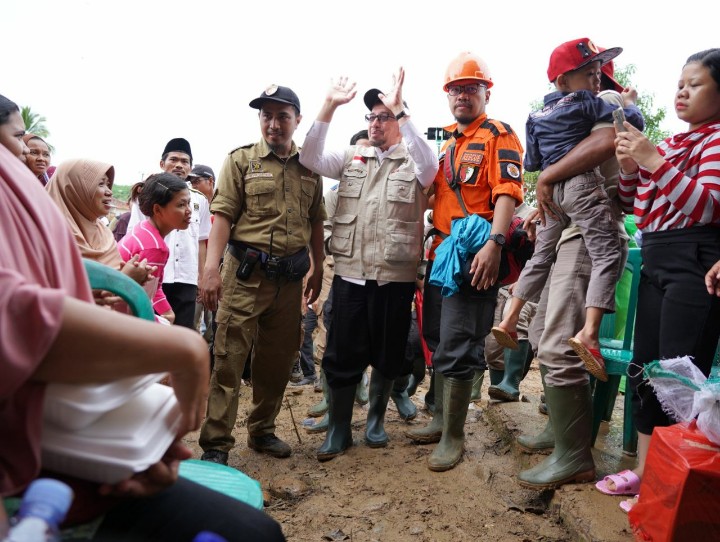 Kunjungi Lokasi Banjir Bandang, Habib Salim Minta Wakil Rakyat PKS Perjuangkan Nasib Korban Banjir