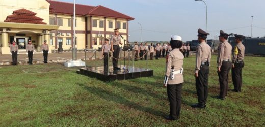 Di Hari Kesadaran Nasional, Kapolres Serang Beri Penghargaan Bagi 4 Personil