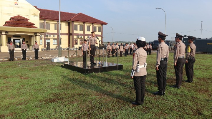 Di Hari Kesadaran Nasional, Kapolres Serang Beri Penghargaan Bagi 4 Personil