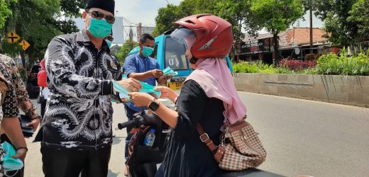 DPC Gerindra Kota Serang Bagikan Masker Gratis Cegah Corona