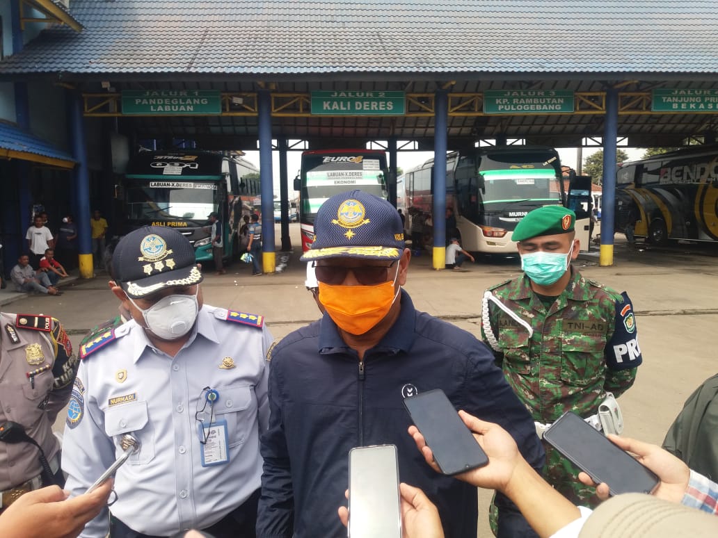 Penyemprotan Disinfektan di Terminal, Dishub Kota Serang : Antisipasi Penyebaran Corona