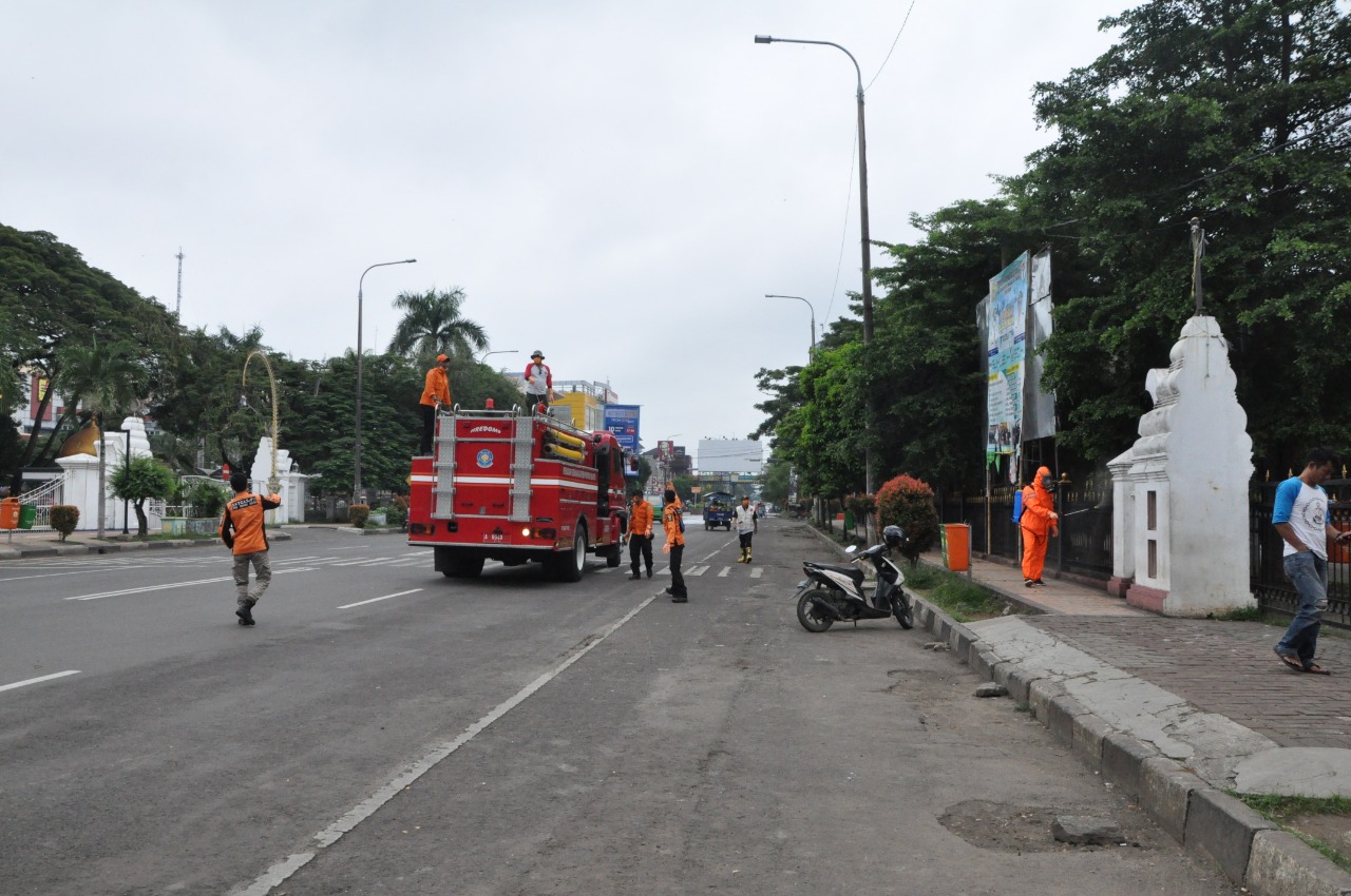 Cegah Sebelum Menyebar, Pemrov Banten Semprot 67 Titik Dengan Disinfektan