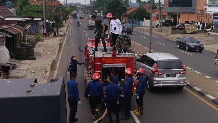 Korem 064/MY, Polda dan Pemrov Banten Bersinergi Lakukan Penyemprotan Desinfektan Cegah Covid-19