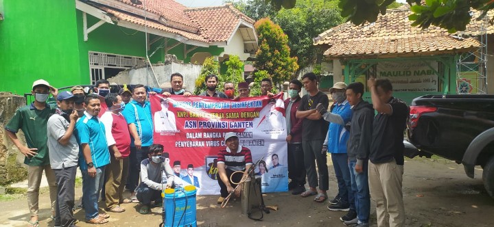 DPD KNPI dan Forum ASN Banten Laksanakan Baksos Penyemprotan Disinfektan