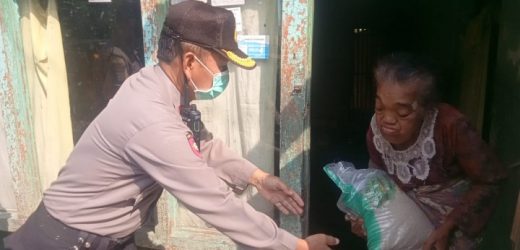 Danramil dan Kapolsek Ciruas Beri Sembako Bagi Nenek Duryana