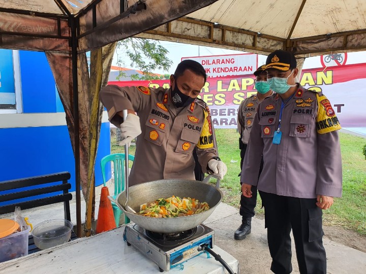 Masyarakat Apresiasi Kapolres Serang Bagikan Makanan Buka Puasa