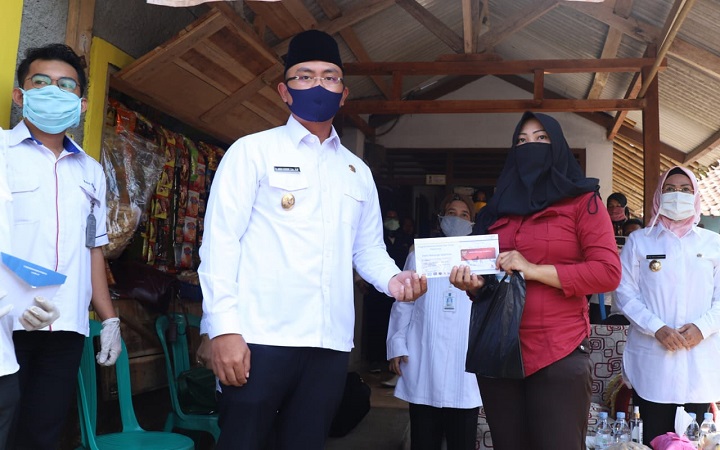 Wagub Banten Pantau Penyaluran KKS di Kabupaten Serang