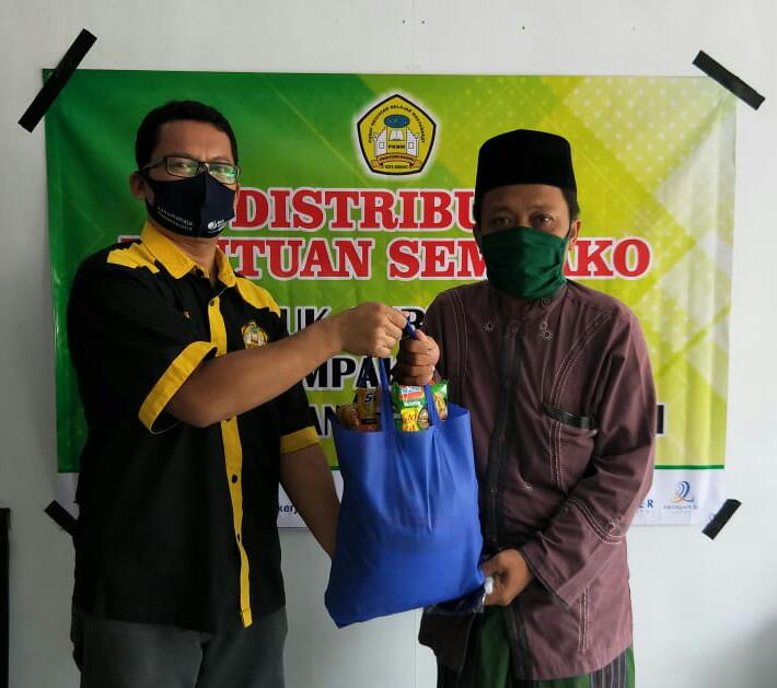 PKBM IUM Bagikan Ratusan Paket Sembako Untuk Guru Ngaji di Kota Serang