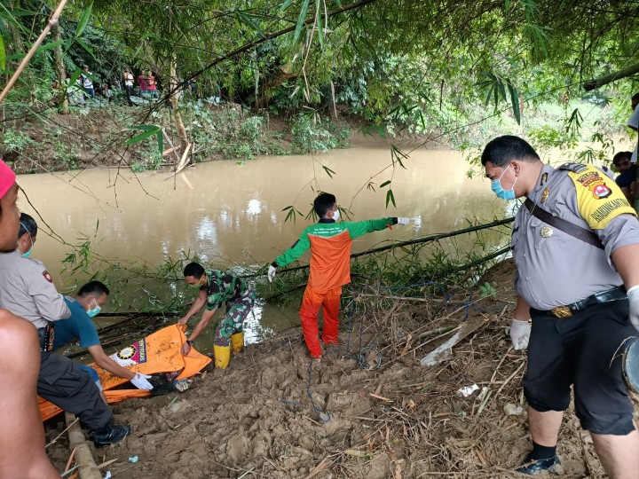 Warga Kopo Geger Temuan Mayat Tanpa Identitas di Sungai Cibeureum