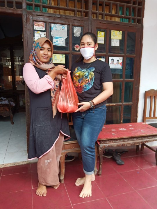 Srikandi Banten Kembali Bagikan Ratusan Paket Sembako Untuk Warga Terdampak Ekonomi Pandemi Covid-19 “Door to Door”