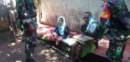 Nenek dan Anaknya Yang Lumpuh di Sambangi Danramil Petir dan Babinsa