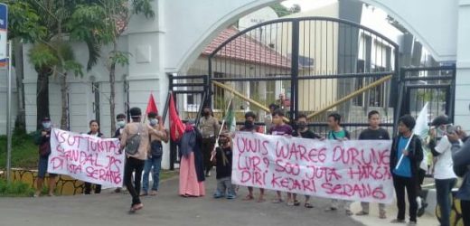 Turun kejalan, Sejumlah Elemen Mahasiswa Menuntut Kejati Banten Mengusut Dugaan Skandal  JPS Kota Serang