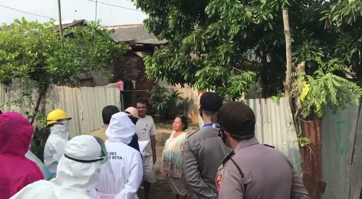 Polsek Curug Bersama Tim Gugus Tugas Covid-19 Kota Serang Jemput Pasien Terkonfirmasi Positif