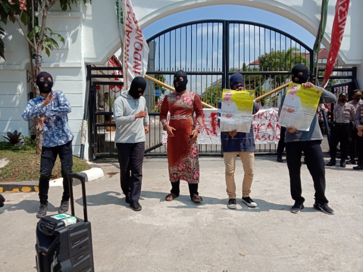 Penyelesaian Masalah  Korupsi Menurun, Mahasiswa Aksi Depan Kejati Banten