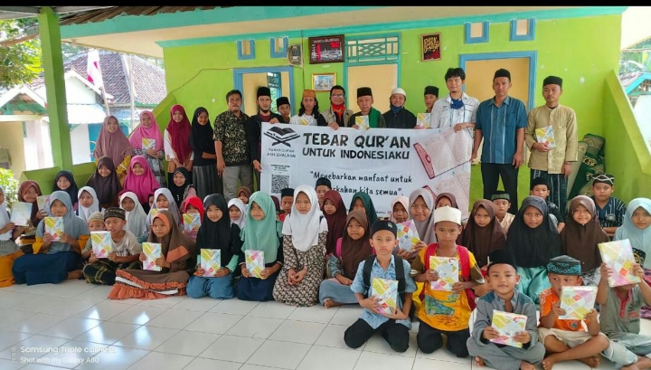 ICMI Banten dan Yayasan Ash Sholihin Tebar Ratusan Qur’an