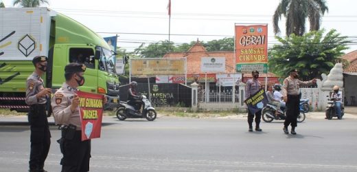 Gelar Gerakan Memakai Masker, Polres Serang Bagikan 50 Ribu Masker