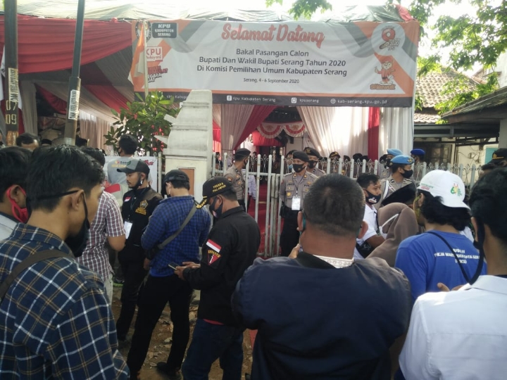 KPUD Kabupaten Serang Batasi Peliputan Pendaftaran Cakada, Puluhan Wartawan Kecewa