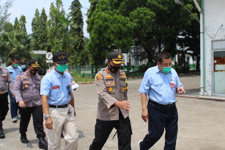 Pantau Penerapan Protokol Kesehatan, Kapolres Serang Kunjungi Pabrik Indah Kiat