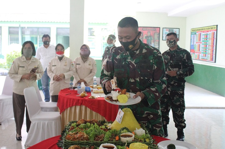 Kodim 0623/Cilegon Gelar Upacara HUT TNI Ke-75 Secara Virtual Sekaligus Pemotongan Tumpeng