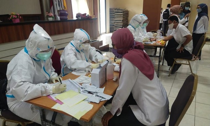 Ratusan Pegawai Dindik Cilegon Jalani Rapid Tes, Dua Reaktif Covid-19