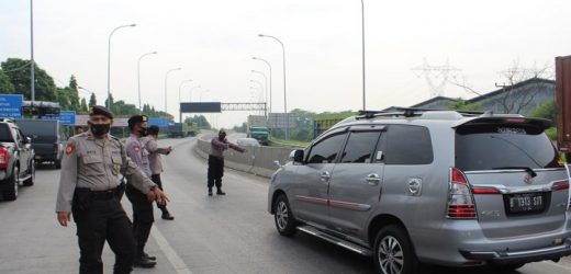 Antisipasi Mobilisasi Demo Buruh ke Jakarta, Polres Serang Jaga Ketat Gerbang Tol