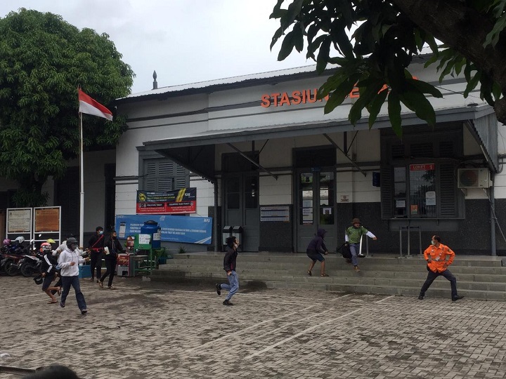 Sedang Menunggu KA di Stasiun Serang, Pelajar Bogor Diserang Kelompok Tak Dikenal