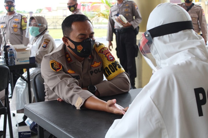 Jelang Pilkada Kabupaten Serang 2020, Ratusan Personil Polres Jalani Rapid Tes