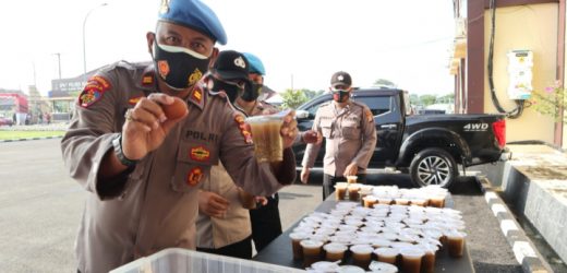 Tingkatkan Daya Tahan Tubuh Saat Bertugas, Gugus Tugas Covid-19 Polres Serang Diberi Extra Puding