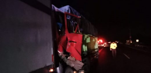 Dua Truk Angkutan Barang Tabrakan di Tol Merak Km 81, Supir Tewas Terjepit