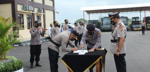 Pimpin Sertijab Dua Kapolsek Dan Kabagops, Kapolres Serang Minta Dedikasi Terbaik