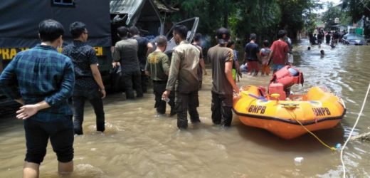 Bantu Penanganan Banjir di Kota Tangerang, Satpol PP Banten Turunkan Kekuatan Penuh