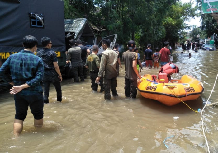 Bantu Penanganan Banjir di Kota Tangerang, Satpol PP Banten Turunkan Kekuatan Penuh