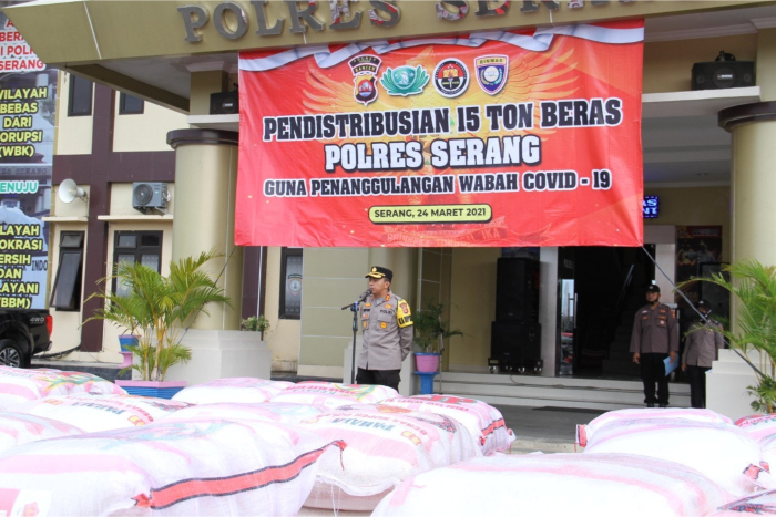 Polres Serang Salurkan Sepuluh Ton Beras Bantuan Yayasan Buddha Tzu Chi Bagi Warga Terdampak Covid-19